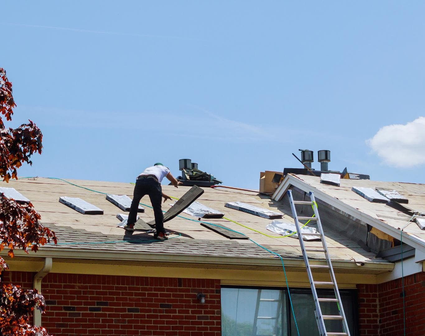 Roof installation crew in Columbus, Nebraska